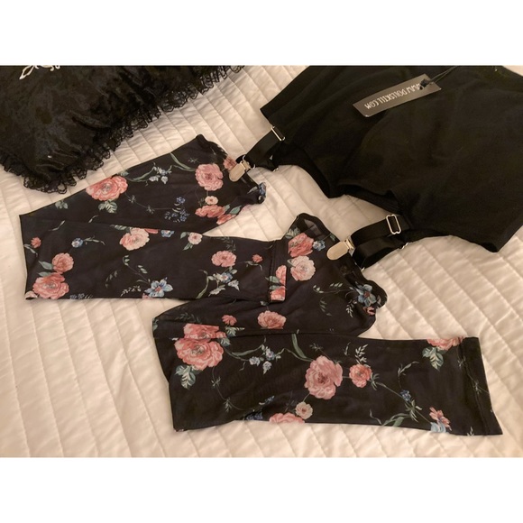 Current Mood Floral Garter Leggings Dolls Kill Can't Be Just Friends Leggings - Picture 3 of 4